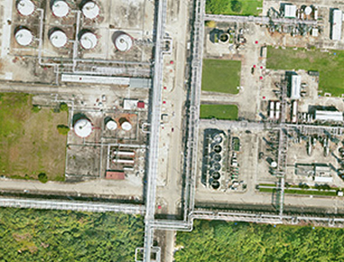 Fotografía aérea de una zona o superficie terrestre, en la que todos los elementos presentan la misma escala, libre de errores y deformaciones con la misma validez de plano cartográfico. 